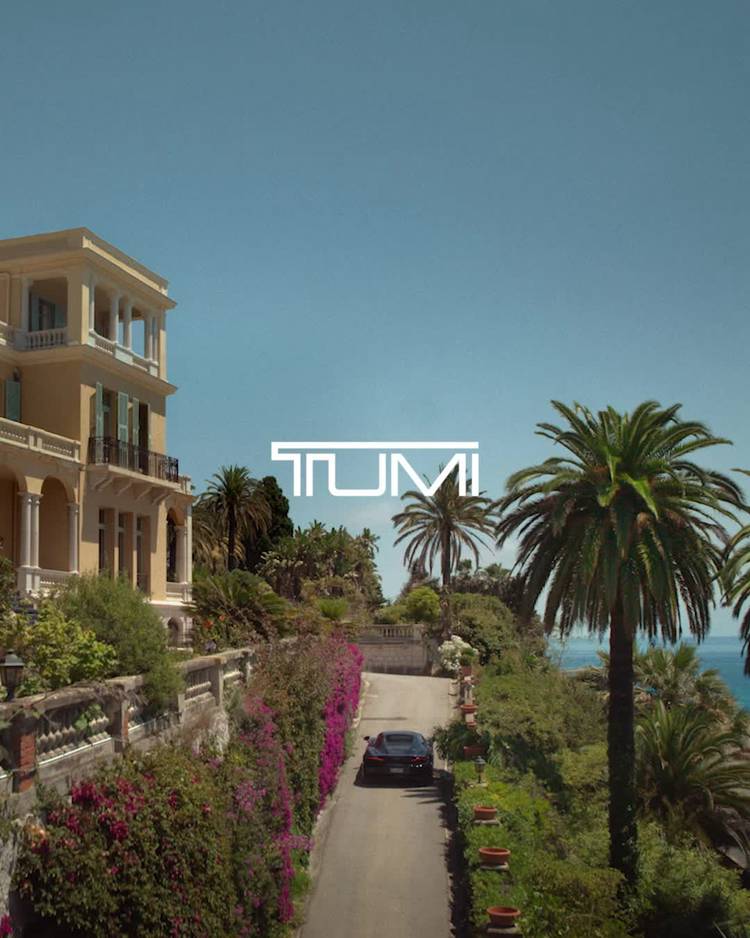 Mixed media feed | TUMI | LINE Official Account