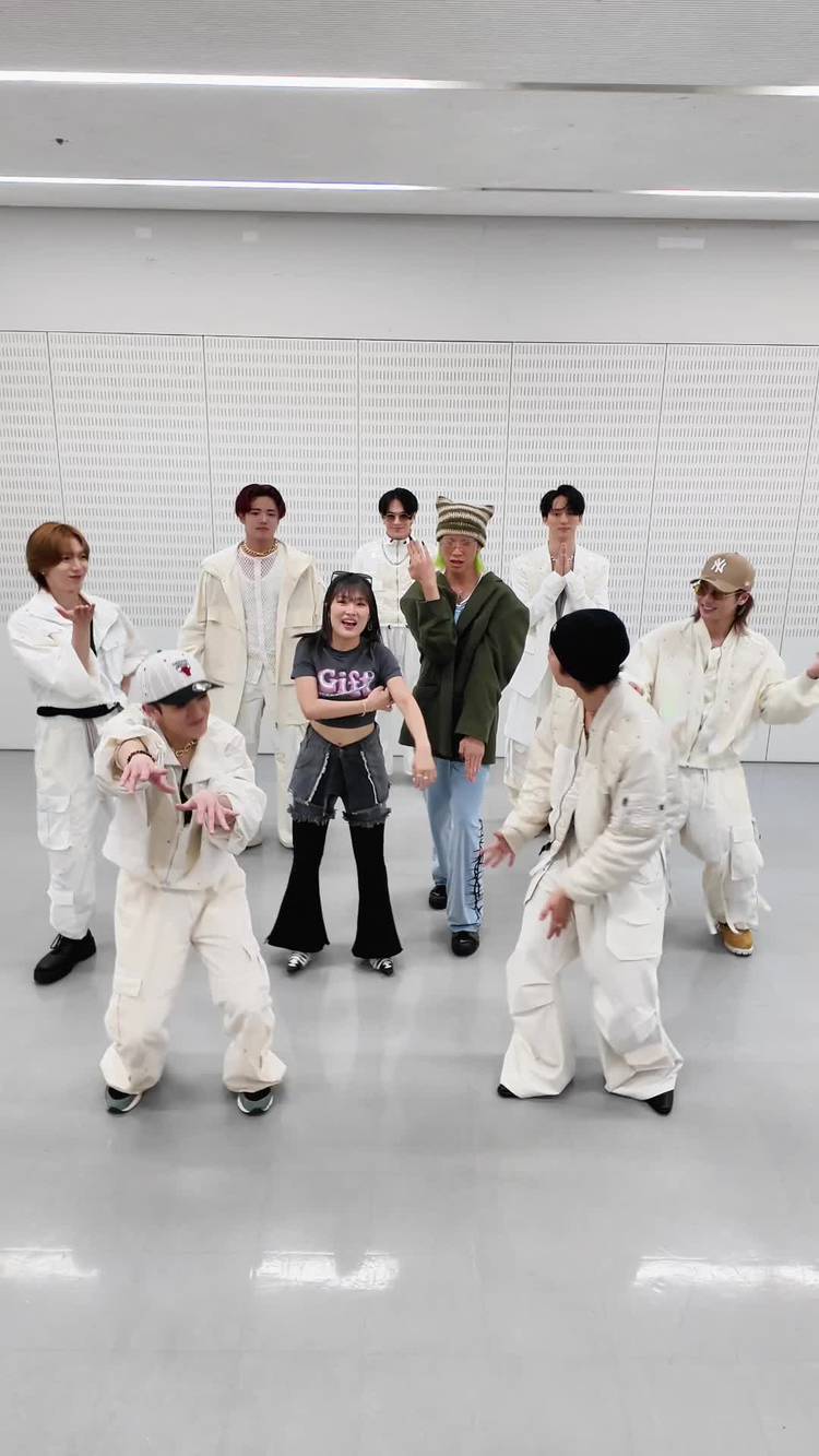 Mixed media feed | Travis Japan | LINE Official Account