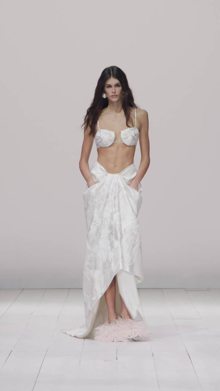 Mixed media feed | GIVENCHY | LINE Official Account