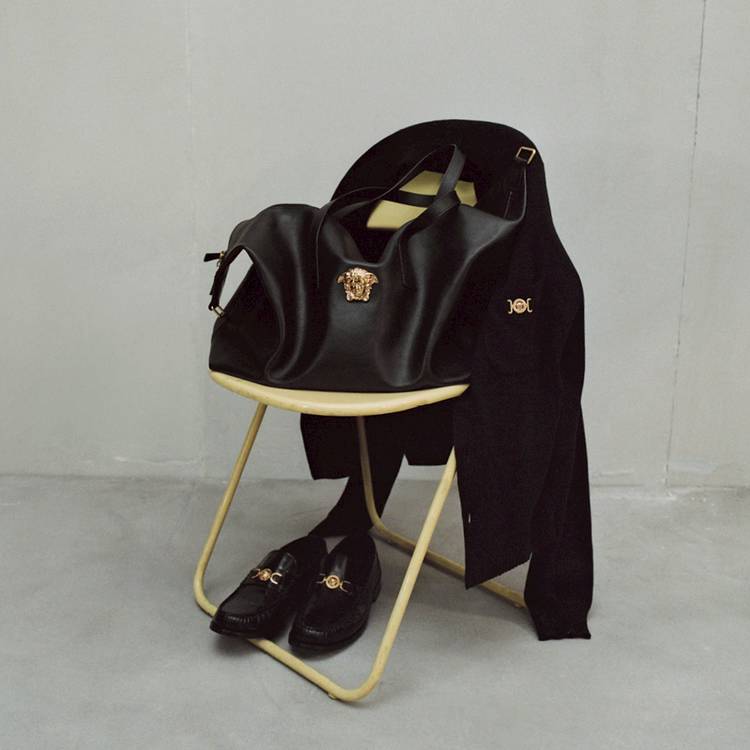 UYUさん専用ヴェルサーチ Mixed media feed | VERSACE | LINE Official Account