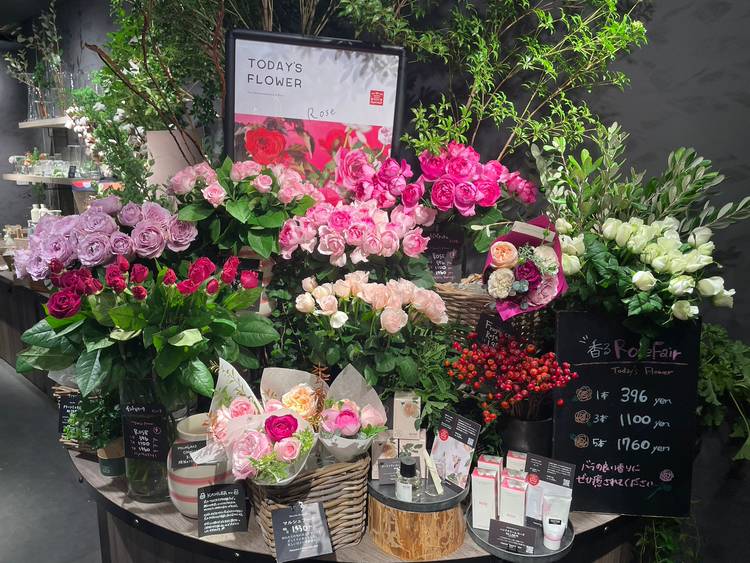 花瓶 フラワー Meissen x adidas Originals ZX 10000 C Release Info