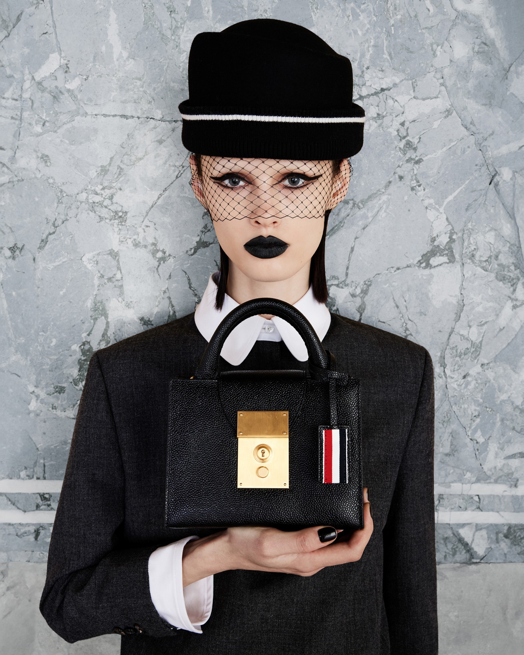 thombrowne | LINE Official Account