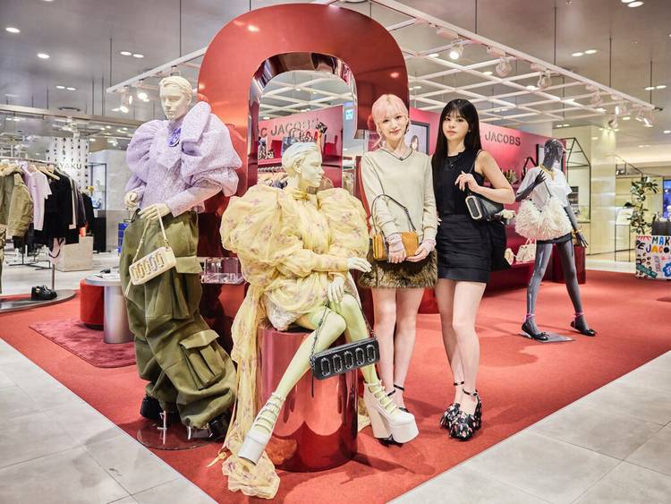 Mixed media feed | MARC JACOBS | LINE Official Account