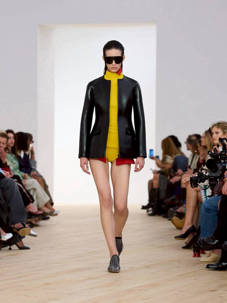 Mixed media feed | LOEWE | LINE Official Account