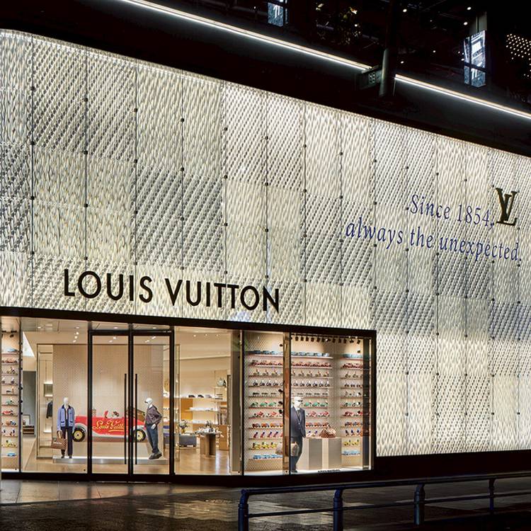Mixed media feed | LOUIS VUITTON | LINE Official Account