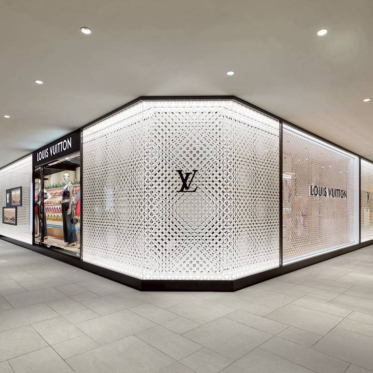 Mixed media feed | LOUIS VUITTON | LINE Official Account
