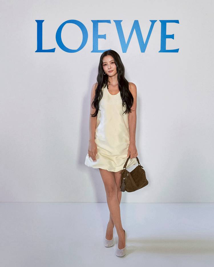 Mixed media feed | LOEWE | LINE Official Account