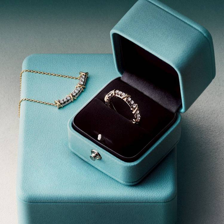 Mixed media feed | TIFFANY & CO. | LINE Official Account