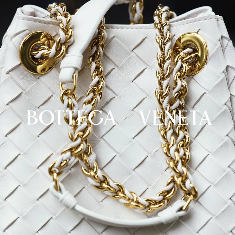 直営店直送/BOTTEGA VENETA/リドミュール 編み込み お洒落☆ Mixed media feed | BOTTEGA VENETA | LINE Official Account