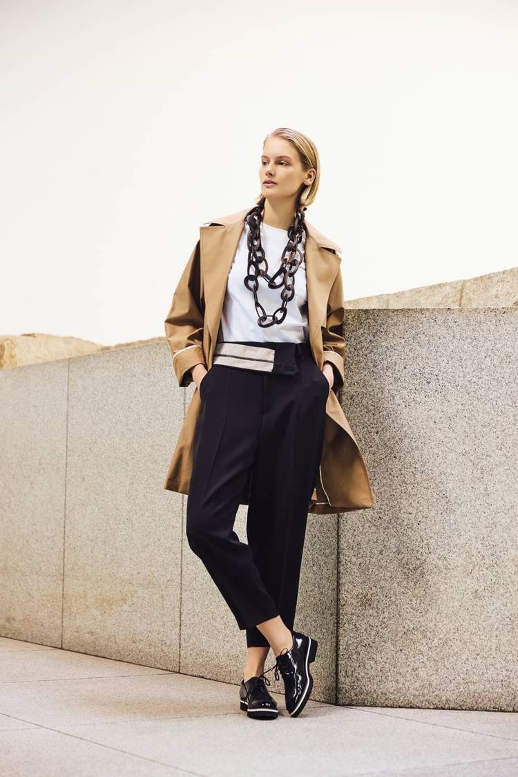 新品モラビト MORABITO・PREMIERマフラー&ジレstylish未使用 新品モラビト MORABITO・PREMIERマフラー&ジレstylish未使用