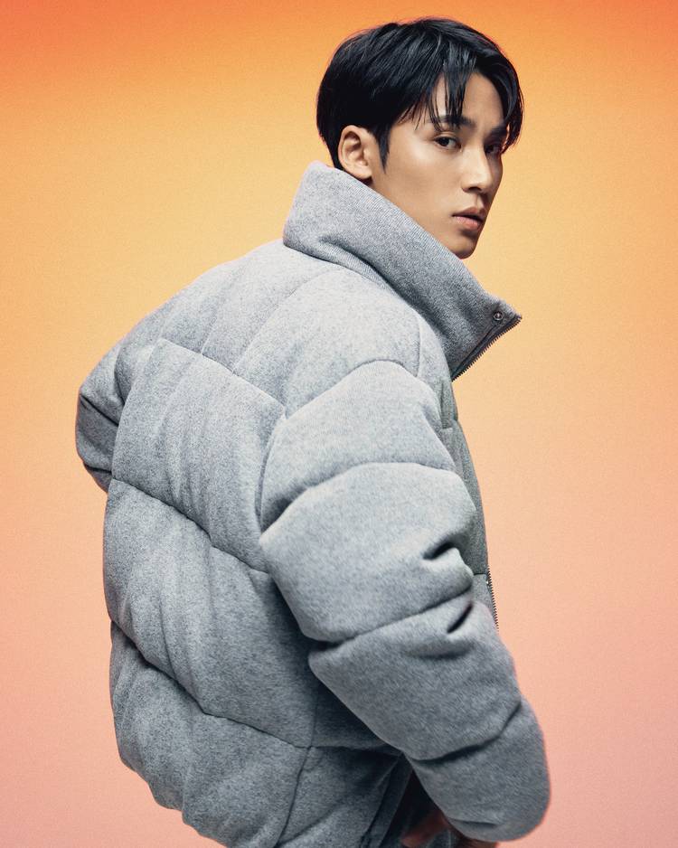 Mixed media feed | Calvin Klein | LINE Official Account