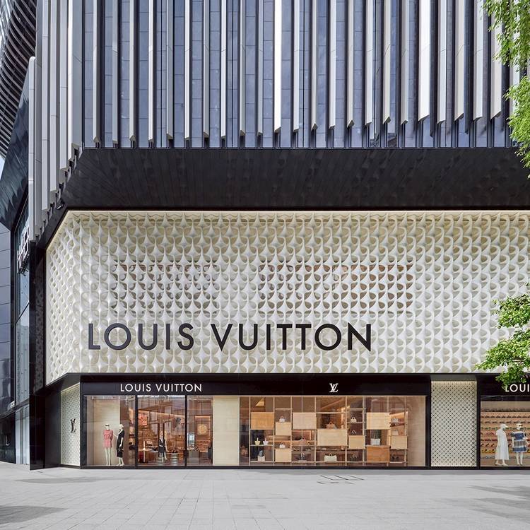 Mixed media feed | LOUIS VUITTON | LINE Official Account