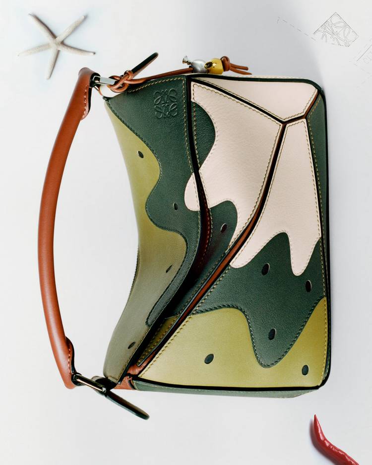 Mixed media feed | LOEWE | LINE Official Account